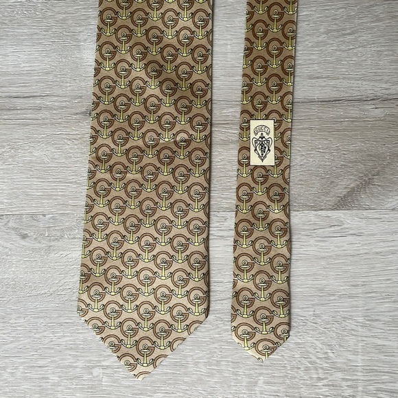 Gucci Other - GUCCI VINTAGE GOLD SIGNATURE WITH ANCHOR 100% SILK TIE
